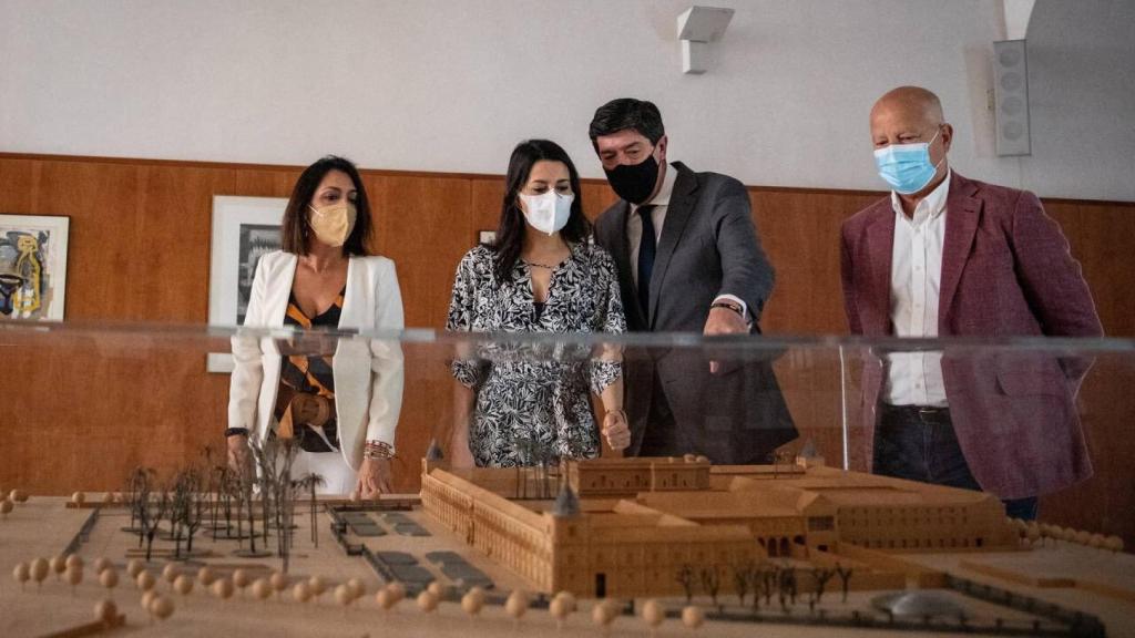 Marta Bosquet, presidenta del Parlamento andaluz, Inés Arrimadas, Juan Marín y Javier Imbroda, consejero de Educación.