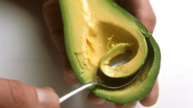 Aguacate, un ejemplo de grasa saludable de origen vegetal.