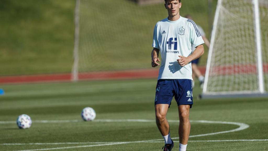 Pau Torres, durante un entrenamiento con la selección española de fútbol