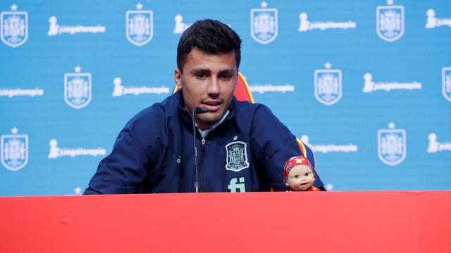 Rodri Hernández, durante una rueda de prensa con la selección española de fútbol