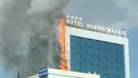 Aparatoso incendio en el Hotel Nuevo Madrid. Foto de Twitter: @olatz_hq