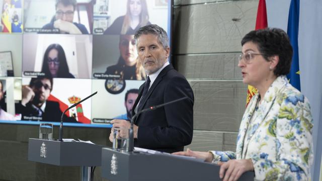 Fernando Grande Marlaska, ministro del Interior, y Arancha González Laya, ministra de Exteriores, en Moncloa.