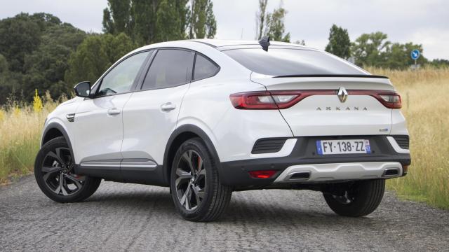El Renault Arkana es un SUV coupé híbrido.