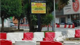 Cartel que avisa de carriles cortados por las obras de Sol y Mar en A Coruña. Imagen de archivo