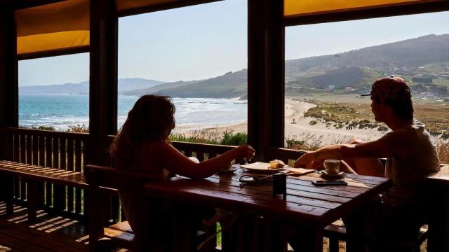 O Quinito, en A Coruña: Mucho más que una terraza con vistas a la playa de Barrañán