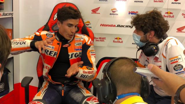 Marc Márquez explicando su caída en Mugello