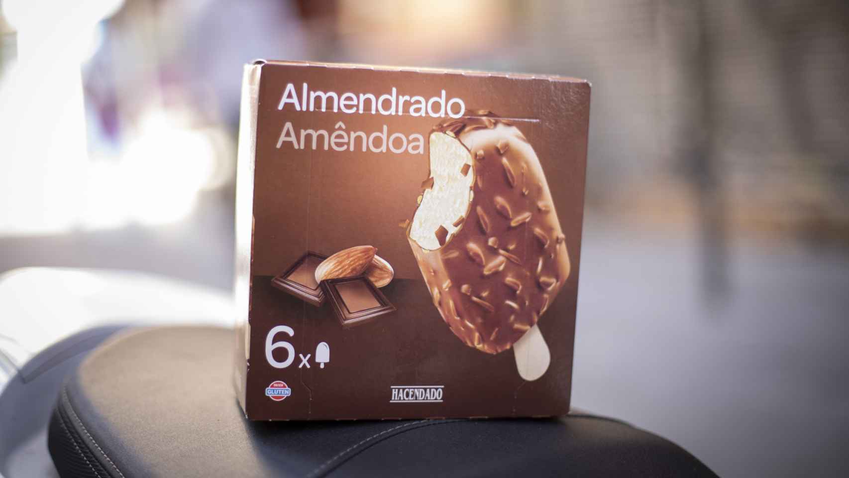 La caja de helados almendrados de Hacendado, la marca blanca de Mercadona.