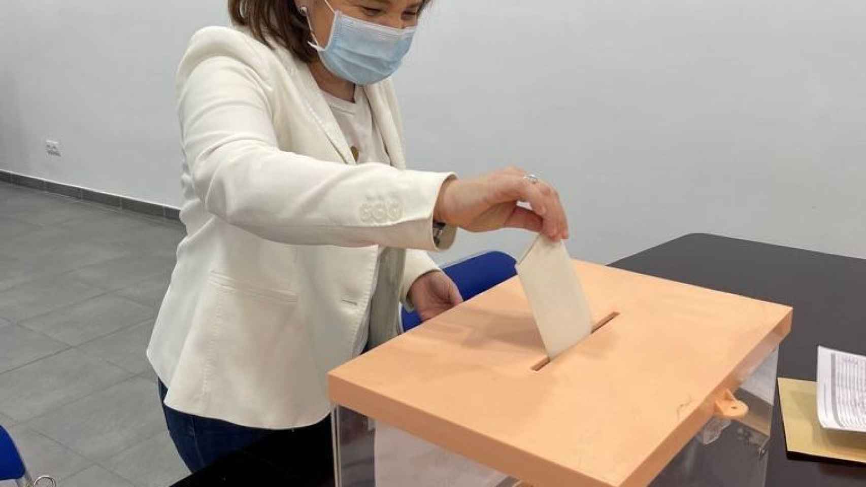 Isabel Bonig en la votación.