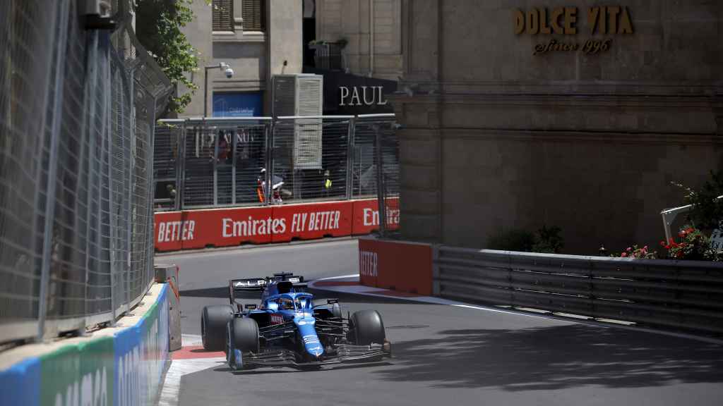 Fernando Alonso en el circuito de Bakú