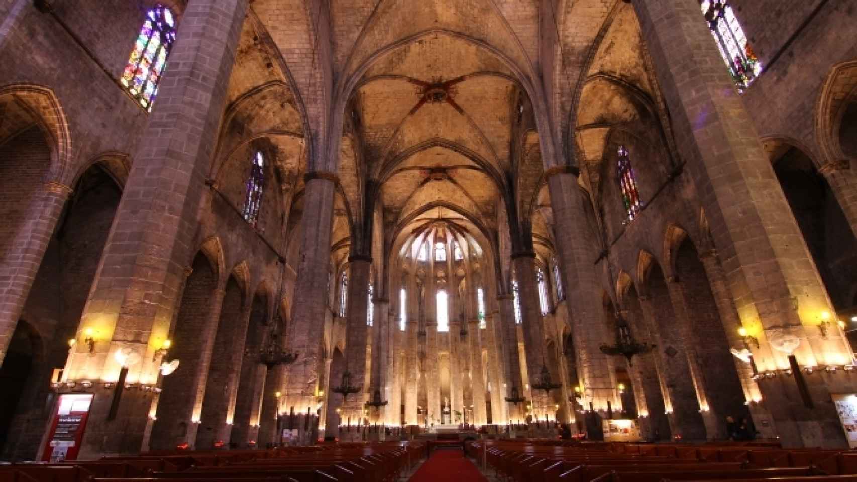 La Basílica de Santa María del Mar, la joya del litoral barcelonés, ya es más turismo que oficio