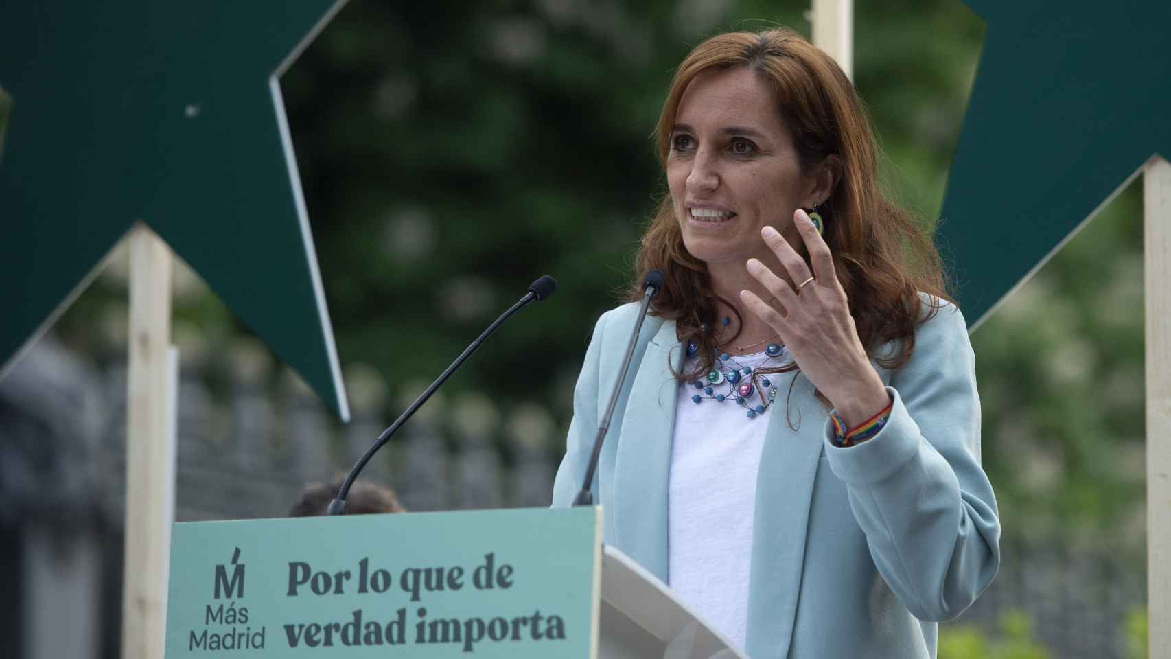 Mónica García durante un acto en la Cuesta Moyano de Madrid.