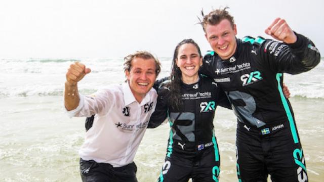 Nico Rosberg celebra una victoria junto a sus pilotos