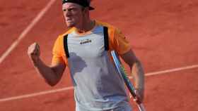 Davidovich celebrando un punto en Roland Garros.