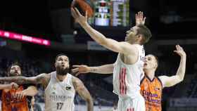 Fabien Causeur anota una bandeja ante Valencia Basket
