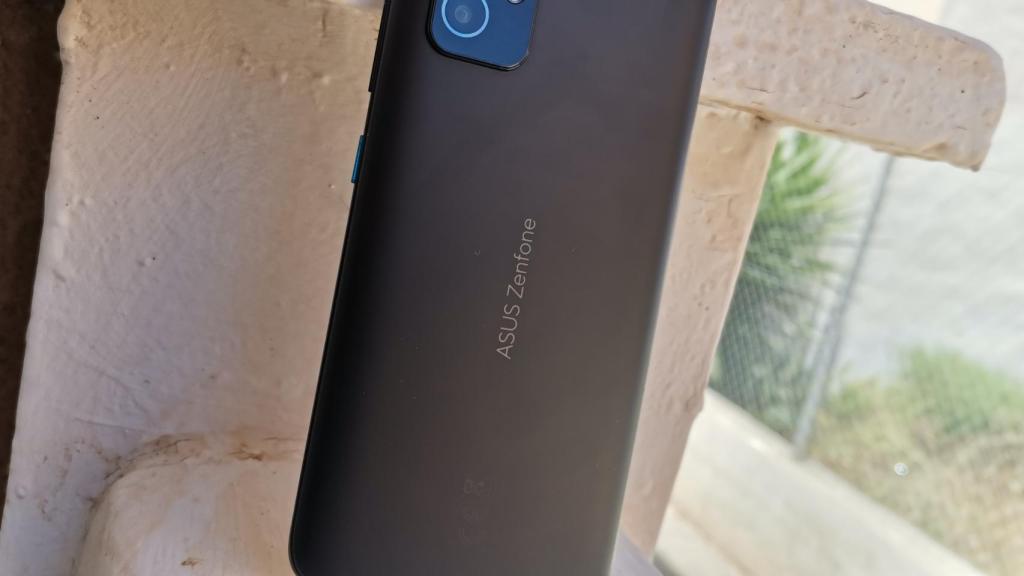 Trasera del Asus ZenFone 8