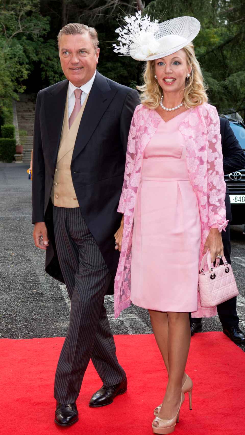 El duque de Castro y Camilla de Borbón dos Sicilias, durante una boda en Tirana.