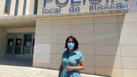 Alejandra Hernández a las puertas de la Jefatura de la Policía Local de Illescas
