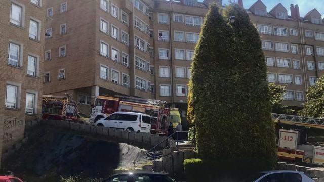 Evacuada por inhalación de humo tras un incendio en una vivienda de Culleredo (A Coruña)