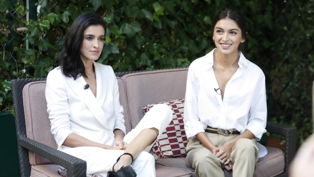 Lucía Rivera junto a su madre, Blanca Romero, en un evento celebrado en Madrid.