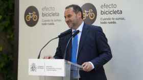 El ministro de Transportes, Movilidad y Agenda Urbana, José Luis Ábalos, interviene en la presentación de la 'Estrategia Estatal por la Bicicleta'.