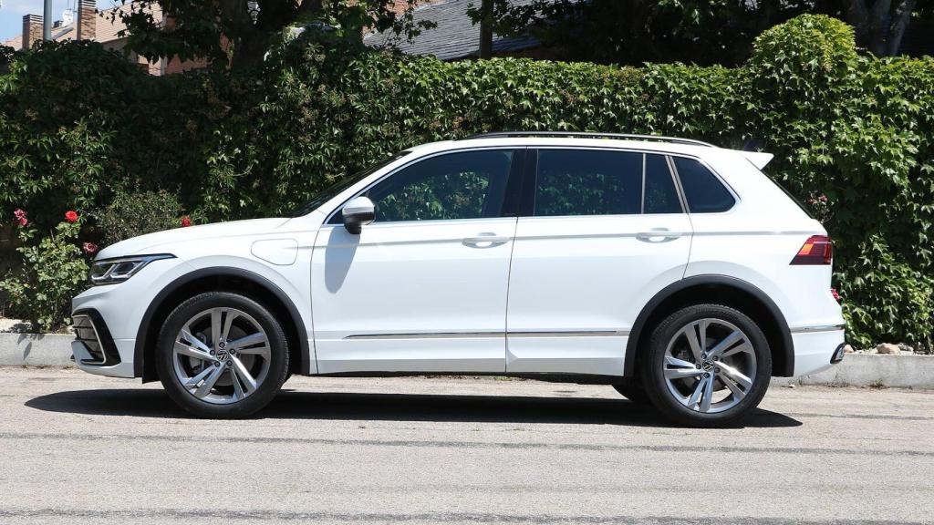 Este coches es un SUV de tamaño medio.