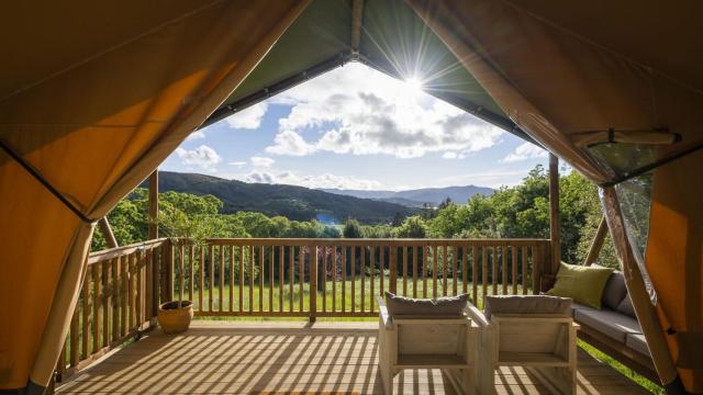 Naterra Loureiros Lodge: Dormir en 30.000 m2 de naturaleza autóctona en Galicia