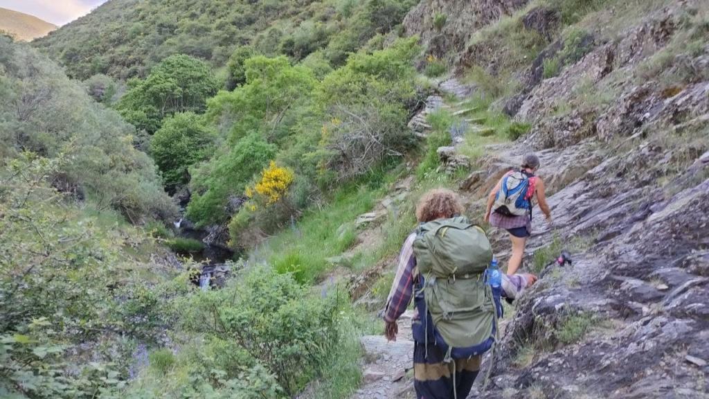 Josephine y Sven, de camino al campamento.