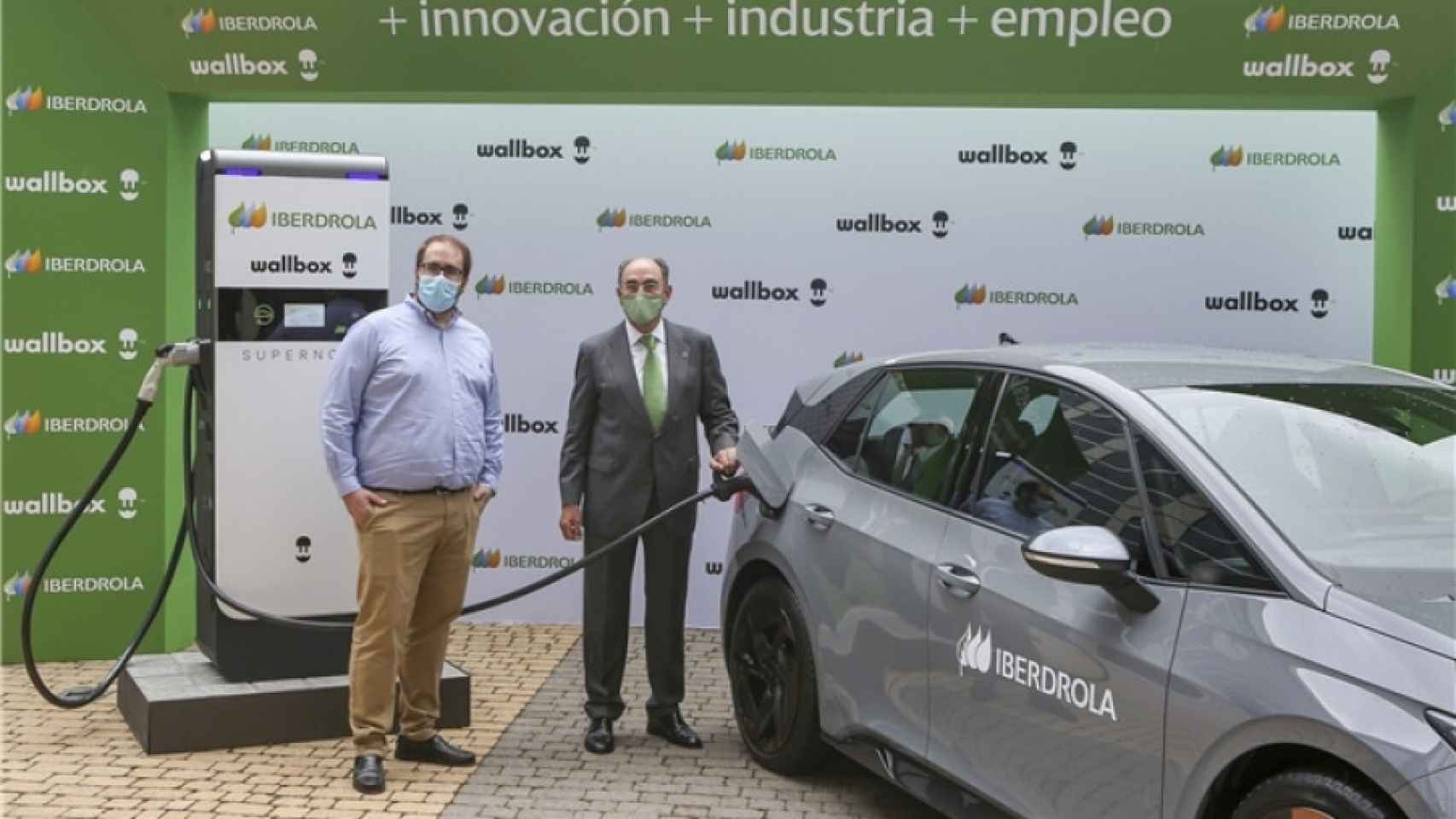 Enric Asunción, CEO de Wallbox, junto a José Ignacio Sánchez Galán,  consejero delegado de Iberdrola.