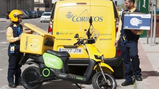 Correos facilitará vehículos de empresa a 6.000 carteros rurales