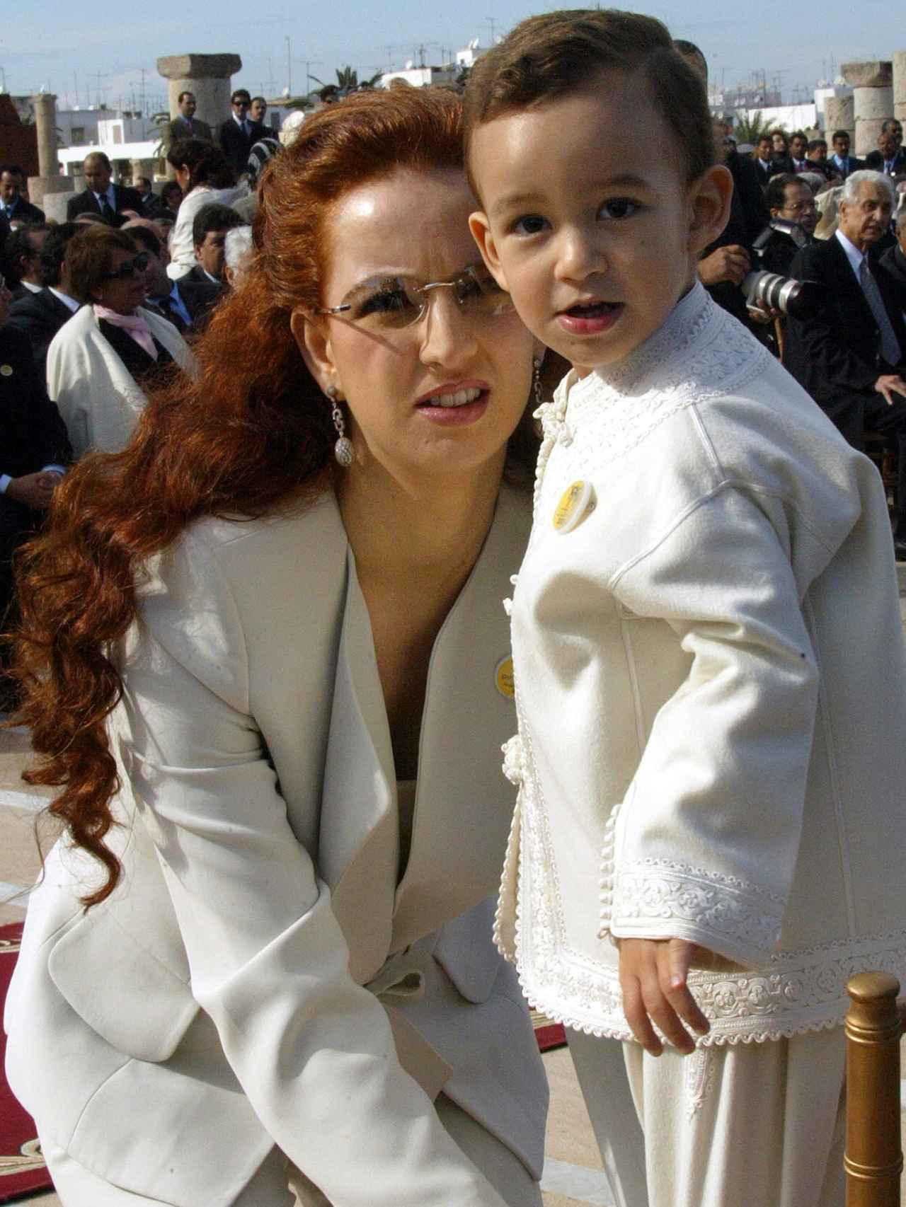 Lalla Salma, junto a su hijo, Moulay Hassan, al que está estrechamente unido.