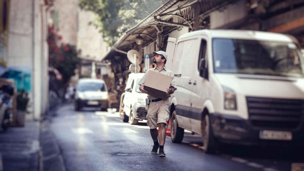 Un repartidor trabajando, en imagen de archivo.