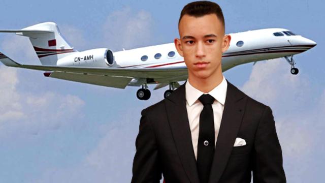 Moulay Hassan, junto a su jet privado Gulfstream G650 | MEE