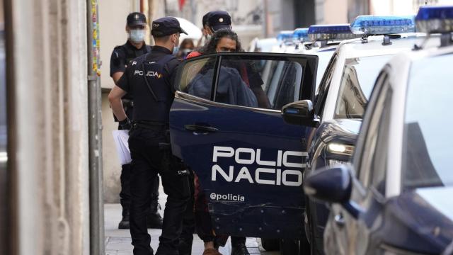 El cantante Diego 'El Cigala' saliendo detenido de comisaría este jueves. EP