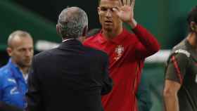 Cristiano Ronaldo despidiéndose durante un partido con Portugal
