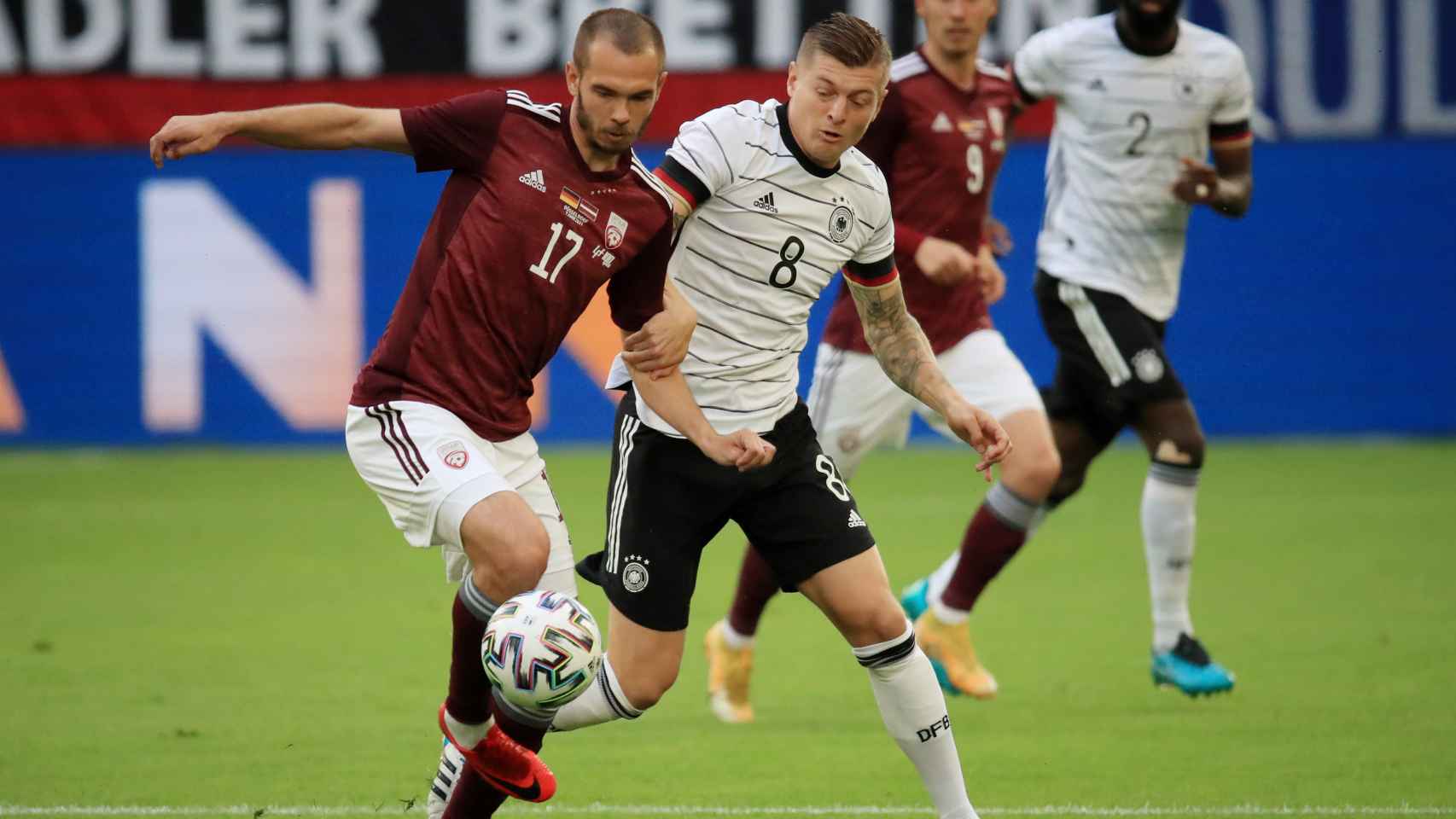 Kroos en un partido con la selección alemana