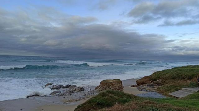 Olas en la playa de Razo, en Carballo (A Coruña)