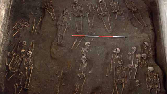 Restos humanos hallados en el cementerio del monasterio agustino.