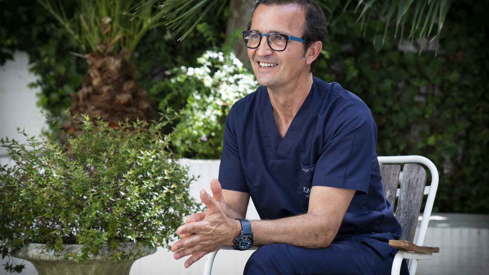 El doctor Ángel Villamor, durante el transcurso de la entrevista.