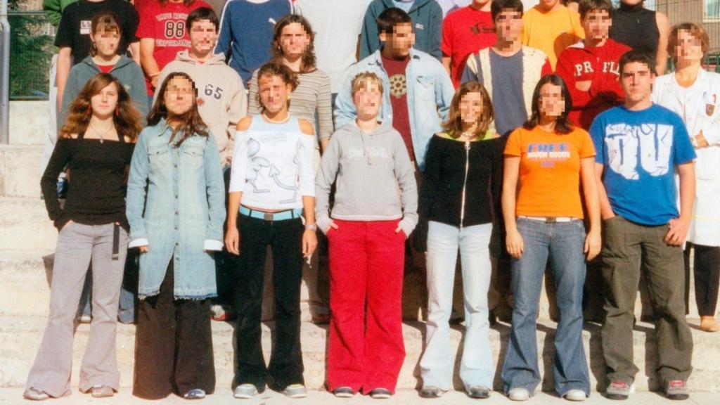 La orla de Ione Belarra (abajo a la izquierda) en su etapa en el Claret Larraona.