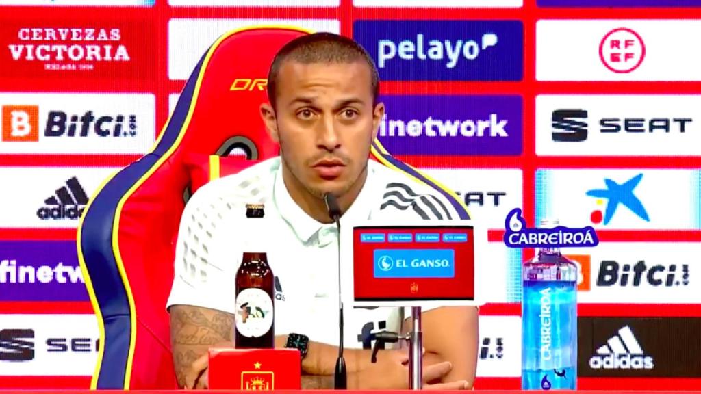 Thiago, en rueda de prensa con la Selección