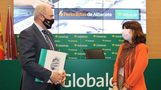 Herminio Molina y Loli Rios durante la firma