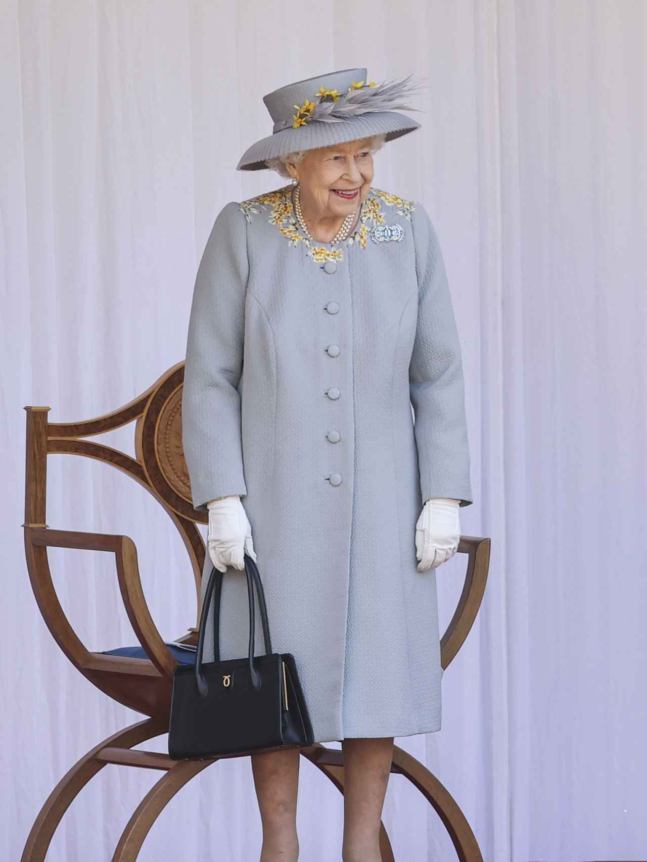 Pese a ser una celebración triste, la Reina se ha mostrado sonriente en algún momento.