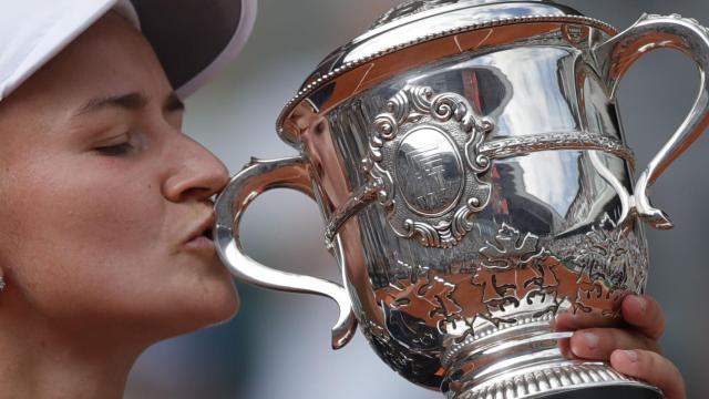 Krejcikova, con el título de campeona de Roland Garros.