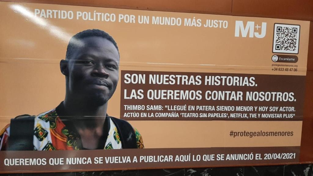 Cartel del partido M+J en la estación de Metro de Sol de Madrid.