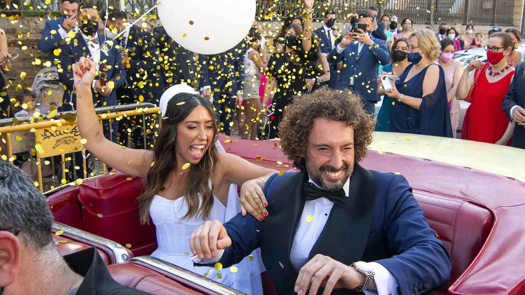 José Antonio León y Rocío Madrid, en camino a la celebración de su boda.