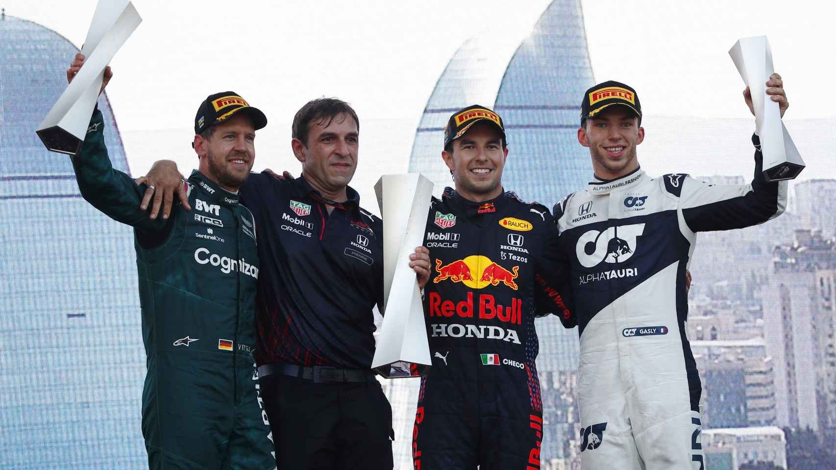 Vettel en el podio de Bakú