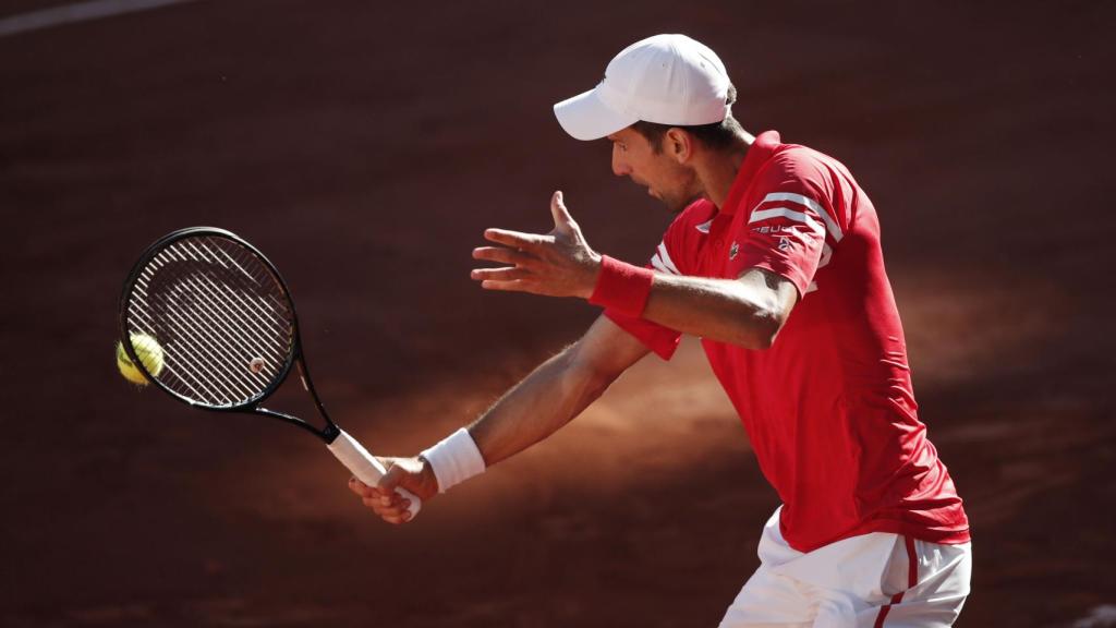 Djokovic cambia su empuñadura y ejecuta una dejada