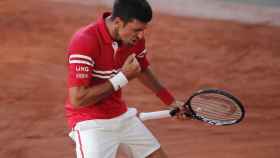 Djokovic celebra con rabia su victoria en Roland Garros