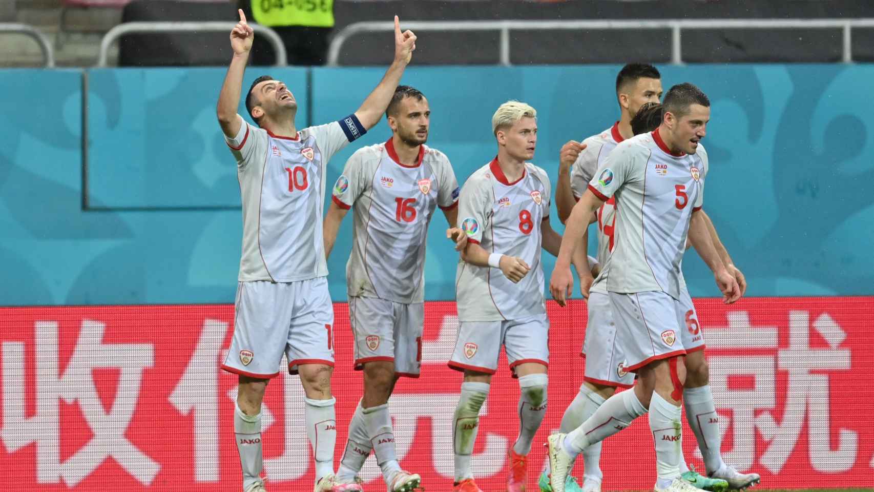 Goran Pandev celebra su gol con la selección de Macedonia del Norte en la Eurocopa 2020