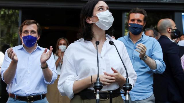 Ayuso, durante su intervención de este domingo antes de la manifestación.